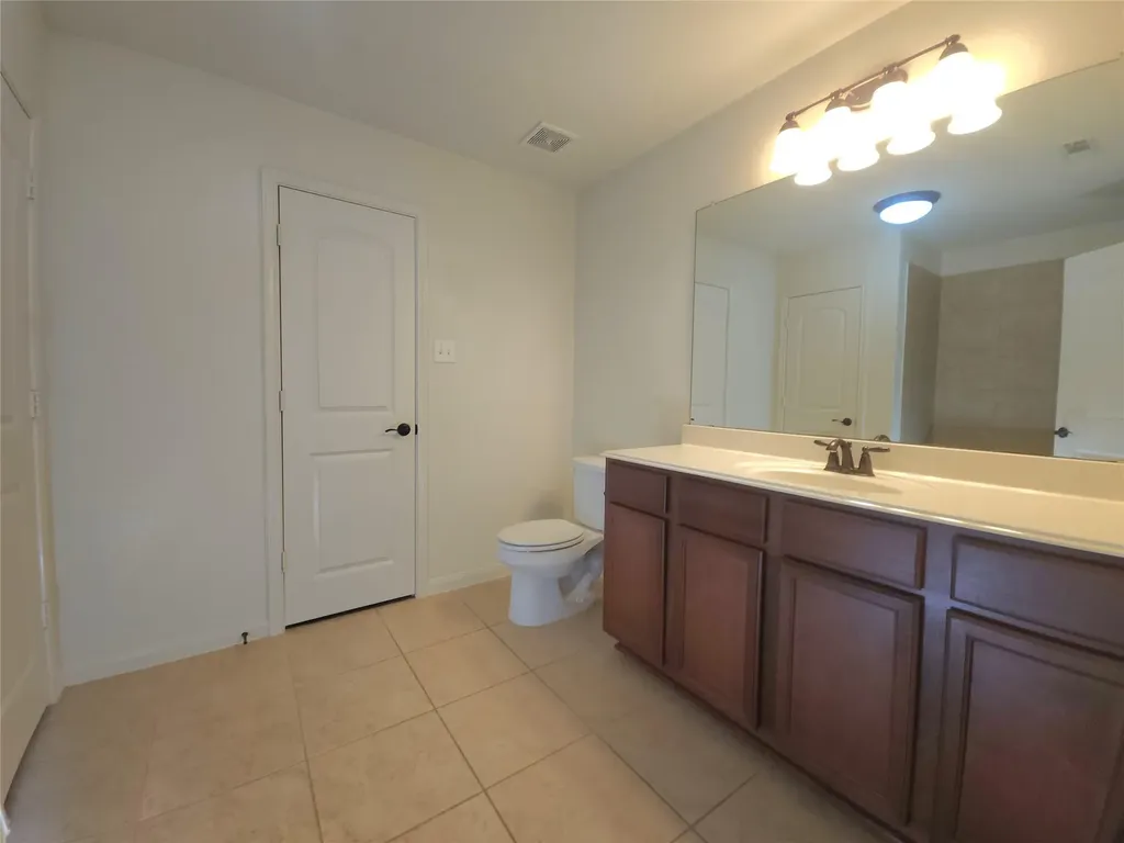 1616 Treeta Trail Kyle TX 78640
