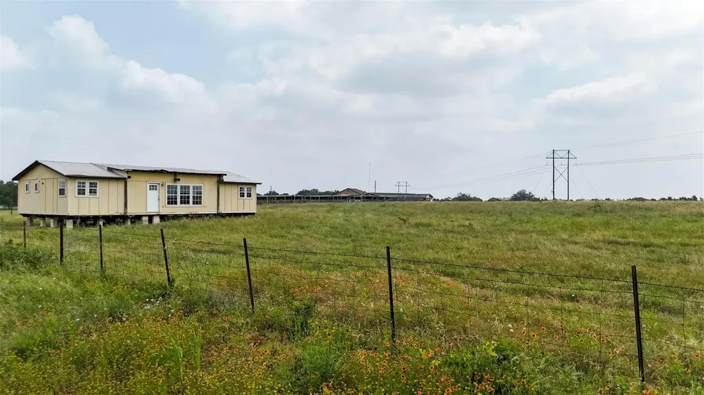 6015 Seawillow Road Lockhart TX 78644
