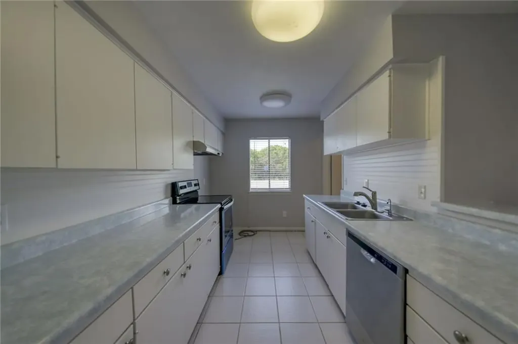 5801 Thunderbird Street Lago Vista TX 78645