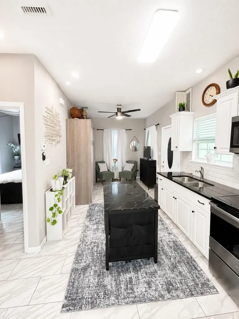 395 Willow Avenue Luling TX 78648