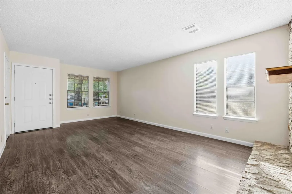 1105 Ash Cove Austin TX 78753