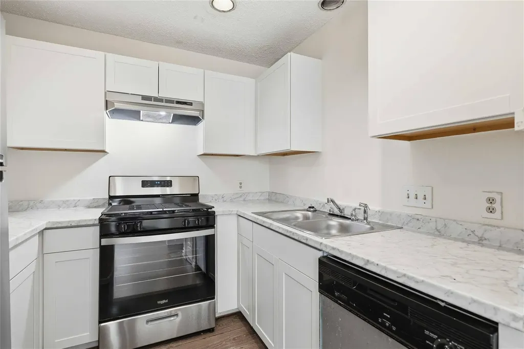 1105 Ash Cove Austin TX 78753