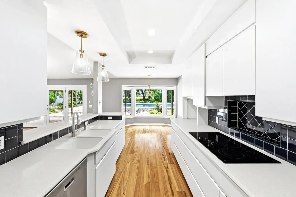 8608 Crest Ridge Circle Austin TX 78750