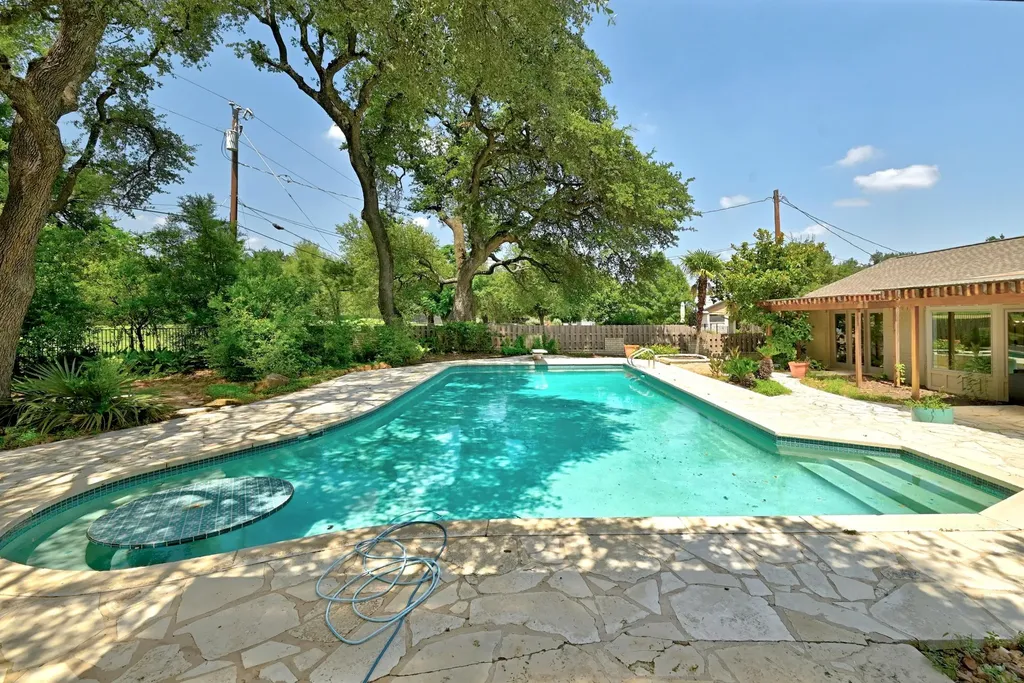 8608 Crest Ridge Circle Austin TX 78750