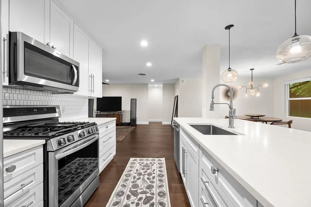 823 Walnut Creek Drive Austin TX 78753