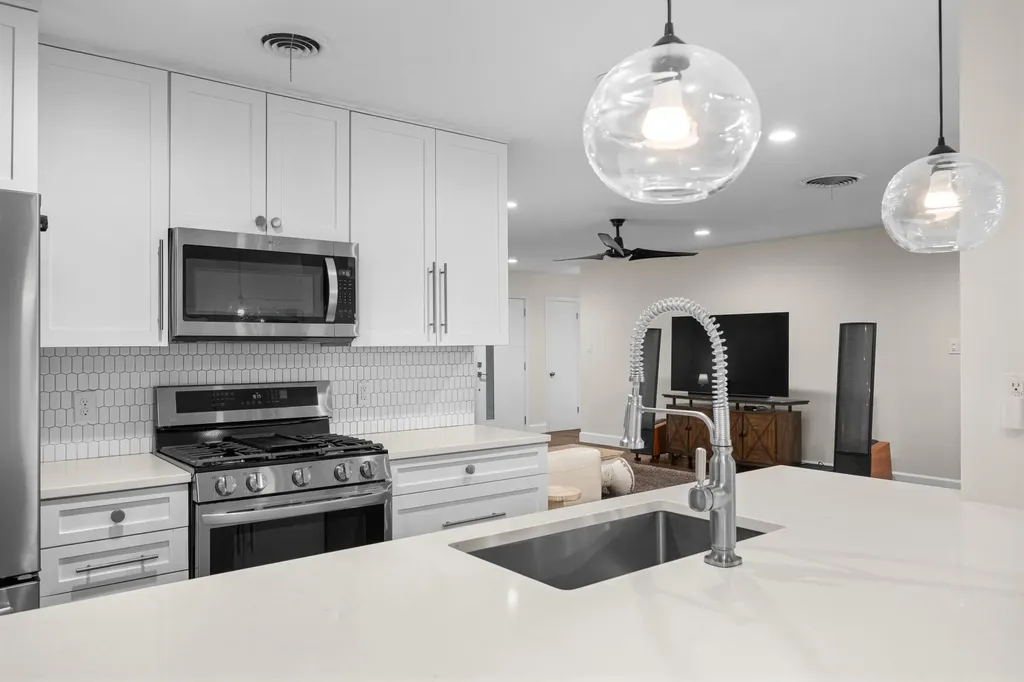 823 Walnut Creek Drive Austin TX 78753