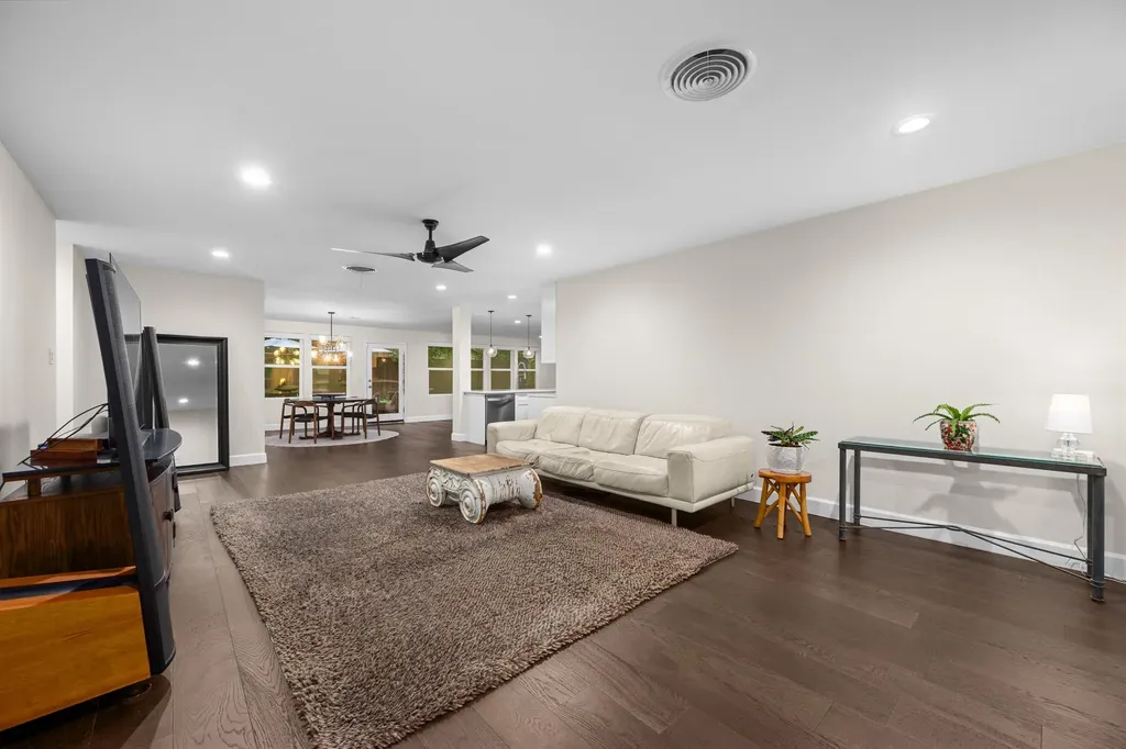 823 Walnut Creek Drive Austin TX 78753