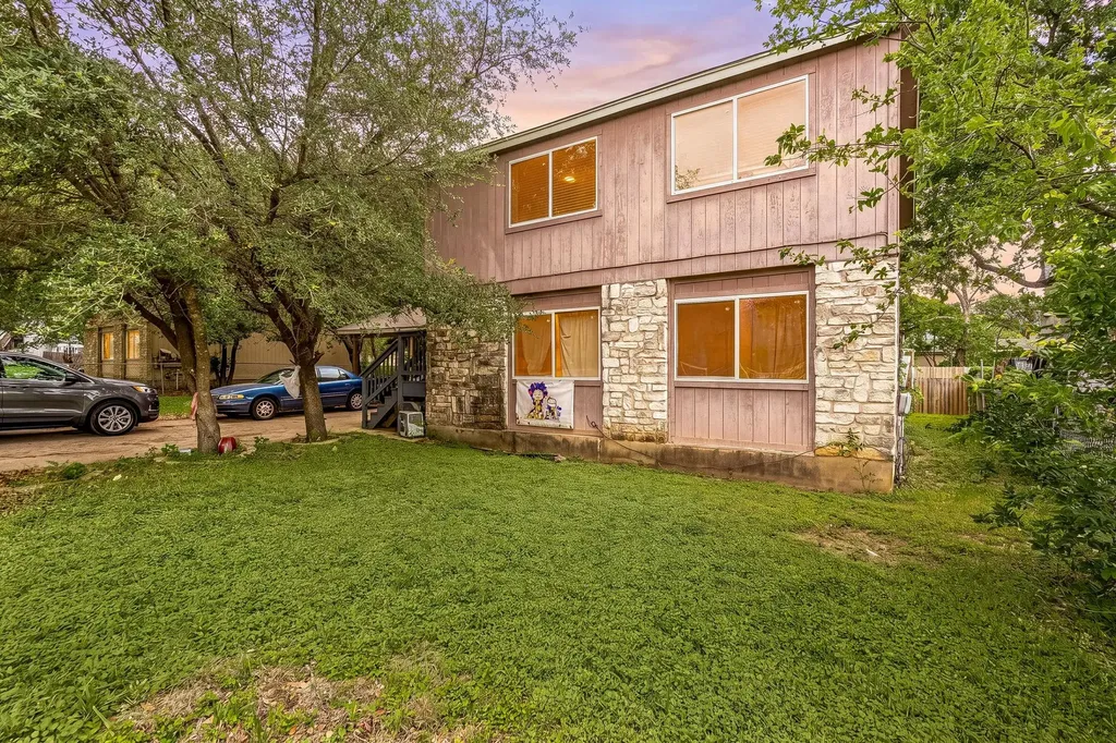 2406 Bucks Run Austin TX 78744