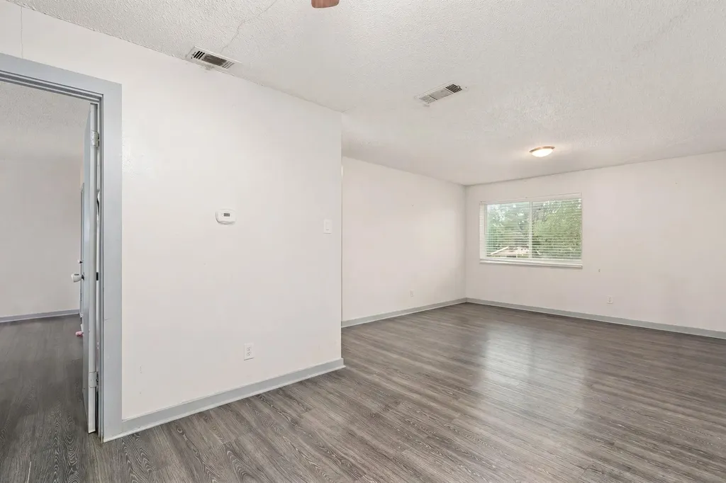 2406 Bucks Run Austin TX 78744
