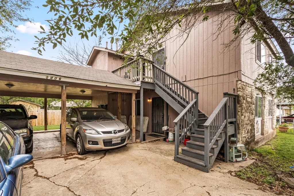 2406 Bucks Run Austin TX 78744