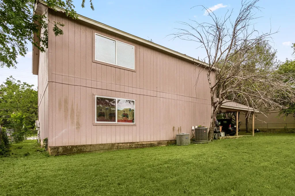2406 Bucks Run Austin TX 78744