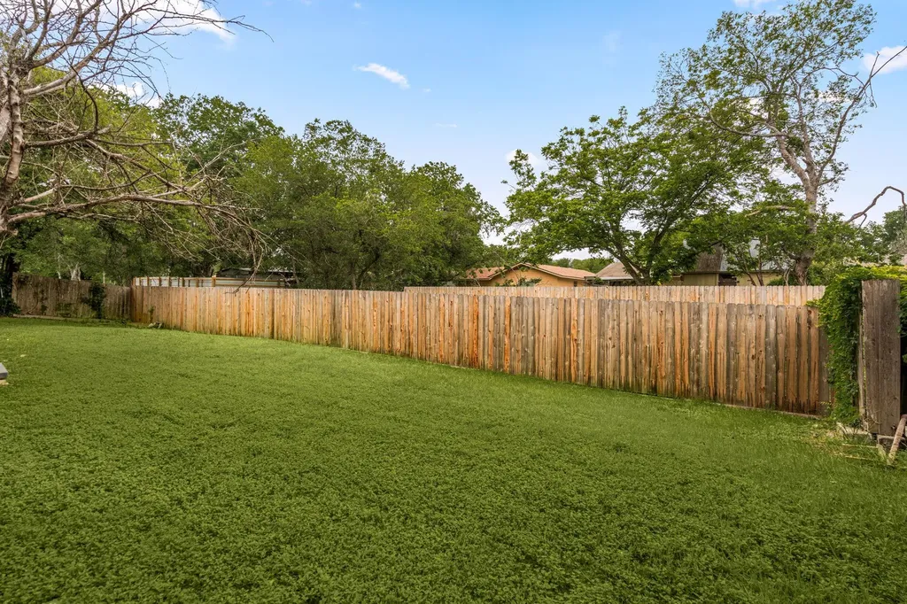 2406 Bucks Run Austin TX 78744