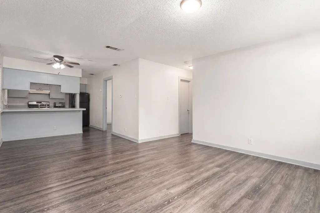 2406 Bucks Run Austin TX 78744