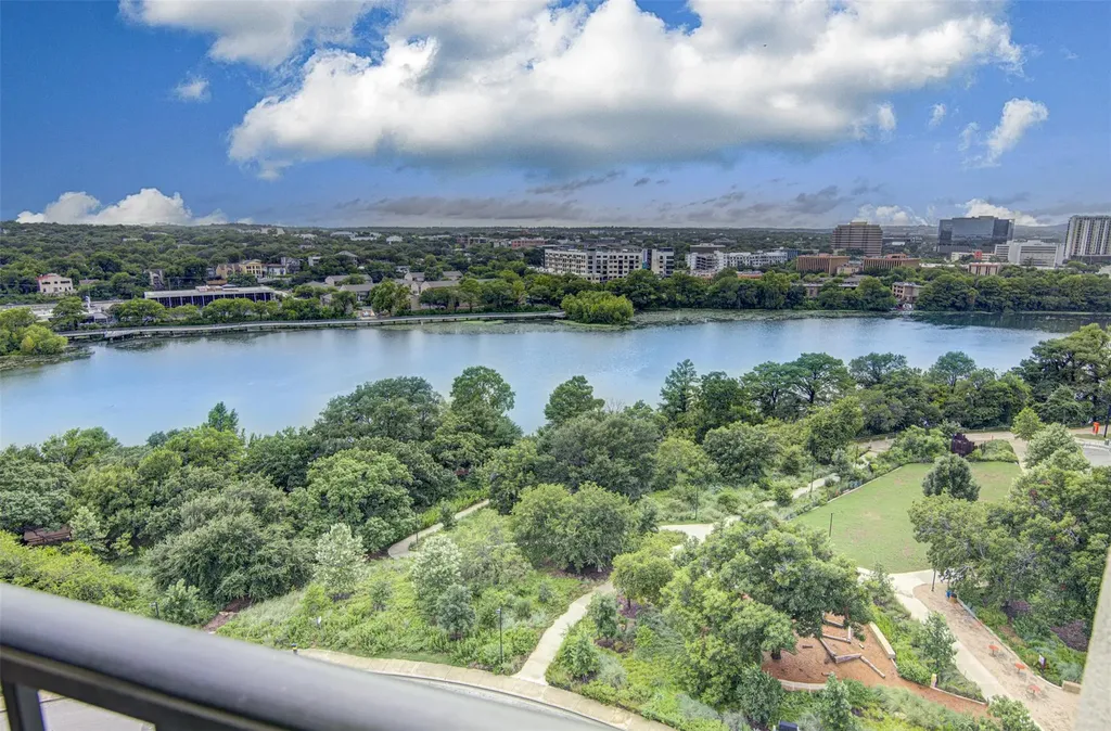 40 N Interstate 35 Highway Austin TX 78701