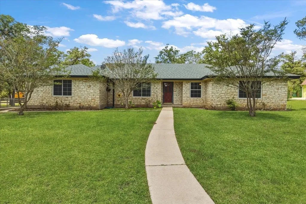 250 Hickory Drive Elgin TX 78621
