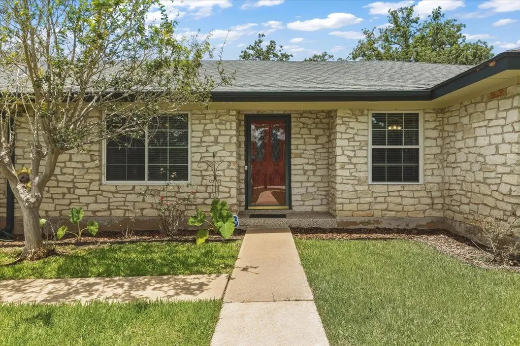 250 Hickory Drive Elgin TX 78621