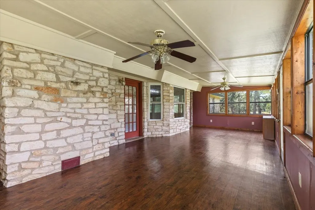 250 Hickory Drive Elgin TX 78621