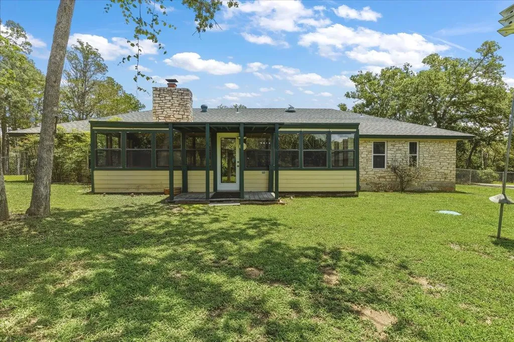 250 Hickory Drive Elgin TX 78621