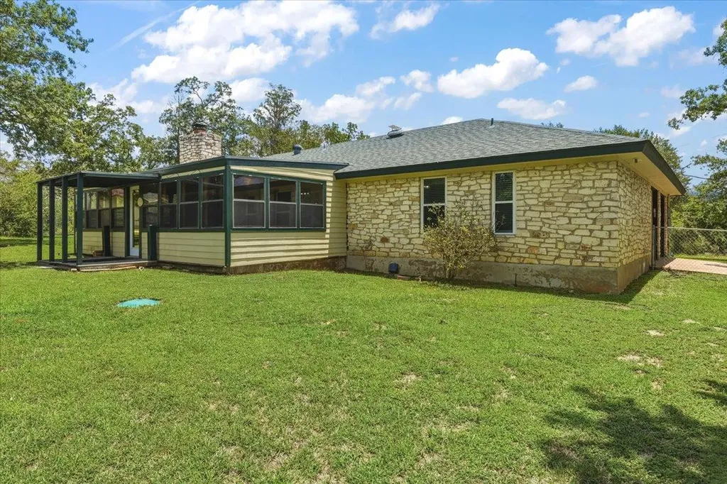 250 Hickory Drive Elgin TX 78621