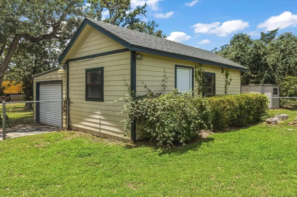 250 Hickory Drive Elgin TX 78621