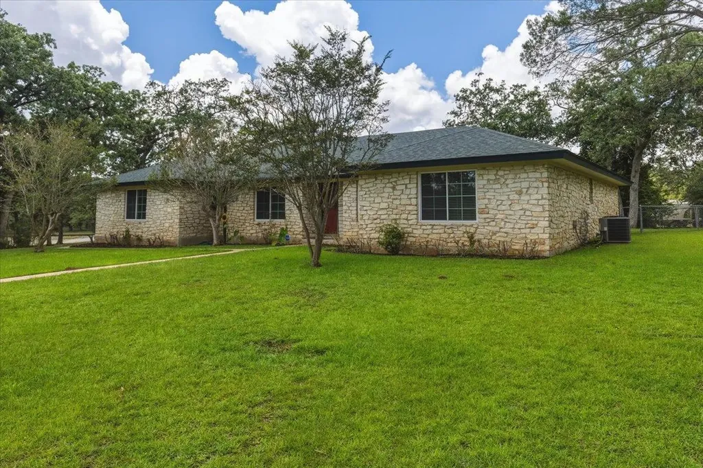 250 Hickory Drive Elgin TX 78621