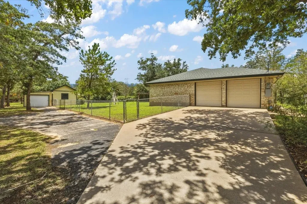 250 Hickory Drive Elgin TX 78621