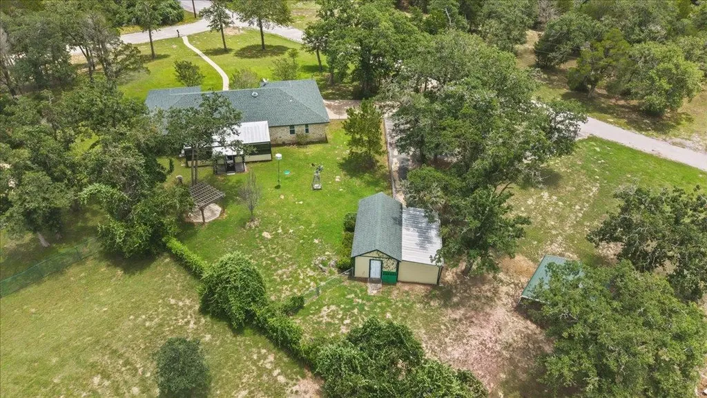 250 Hickory Drive Elgin TX 78621