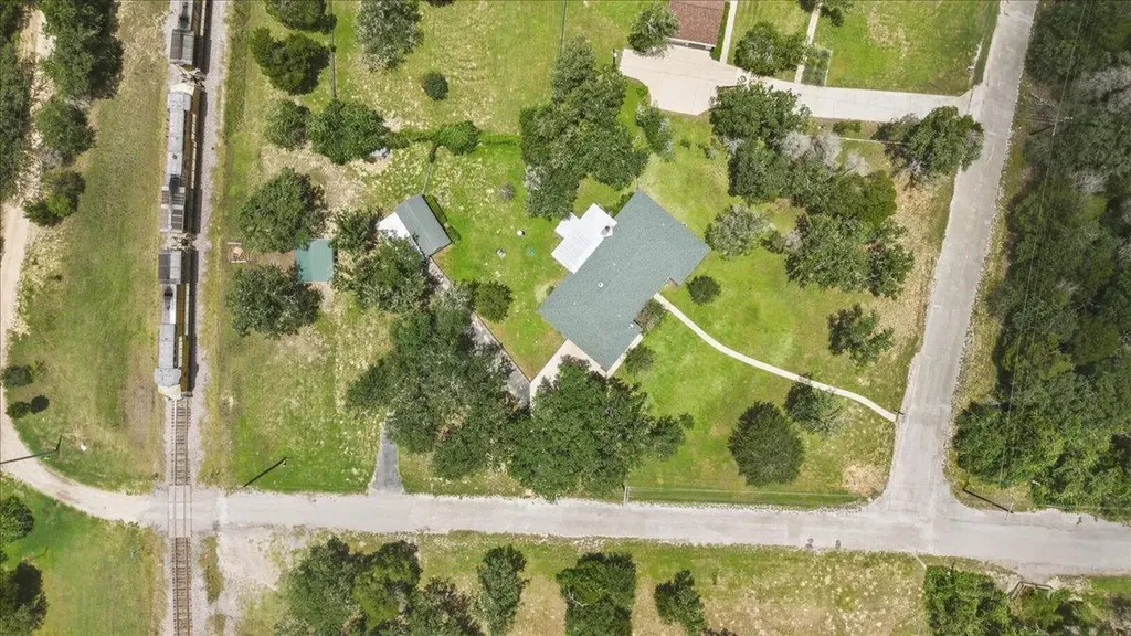 250 Hickory Drive Elgin TX 78621