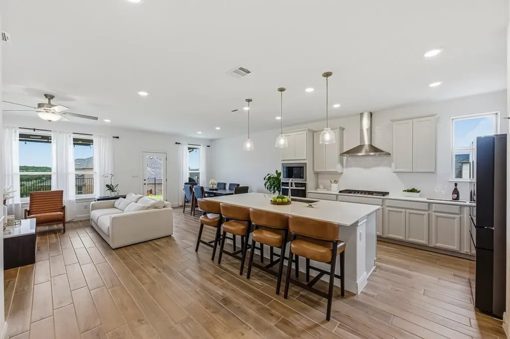 6700 Cliff Rose Drive Spicewood TX 78669