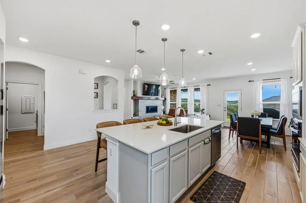 6700 Cliff Rose Drive Spicewood TX 78669