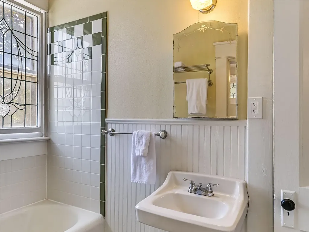200 W 40th Street Austin TX 78751