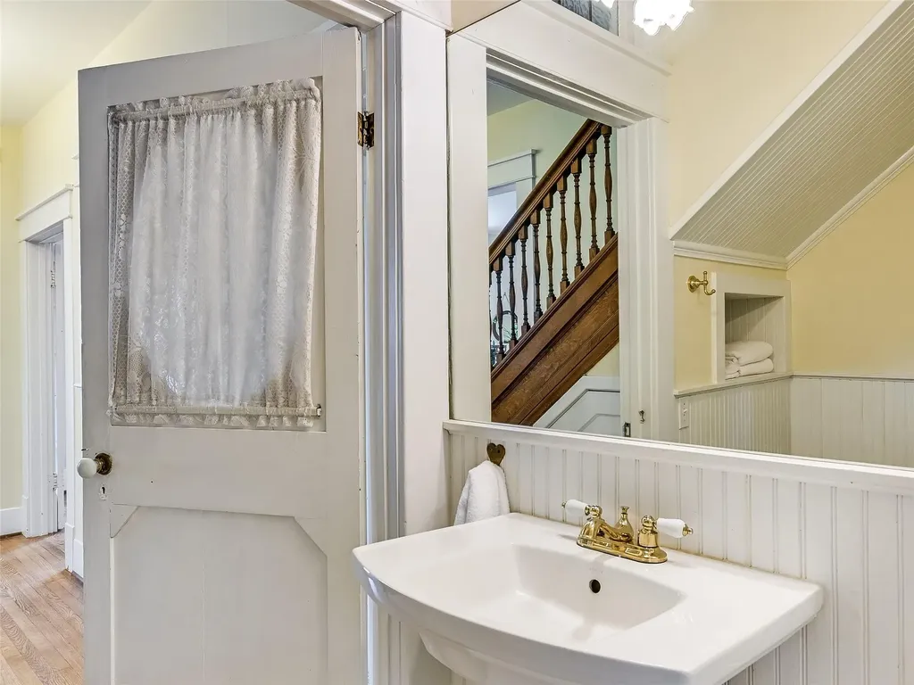 200 W 40th Street Austin TX 78751