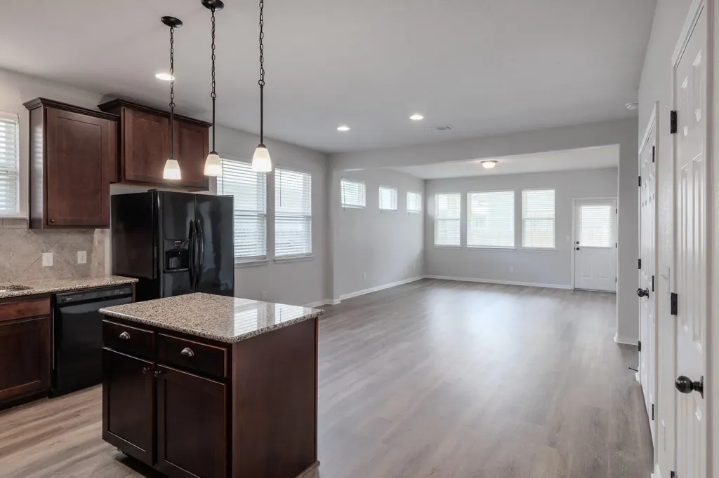 320 E Broade Street Leander TX 78641