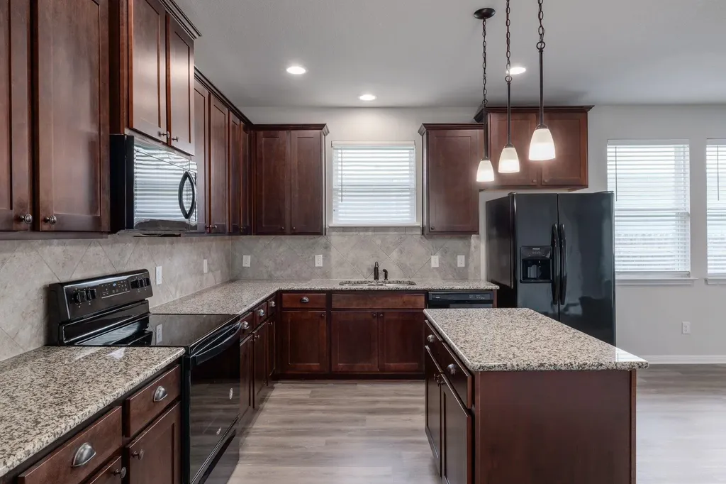 320 E Broade Street Leander TX 78641