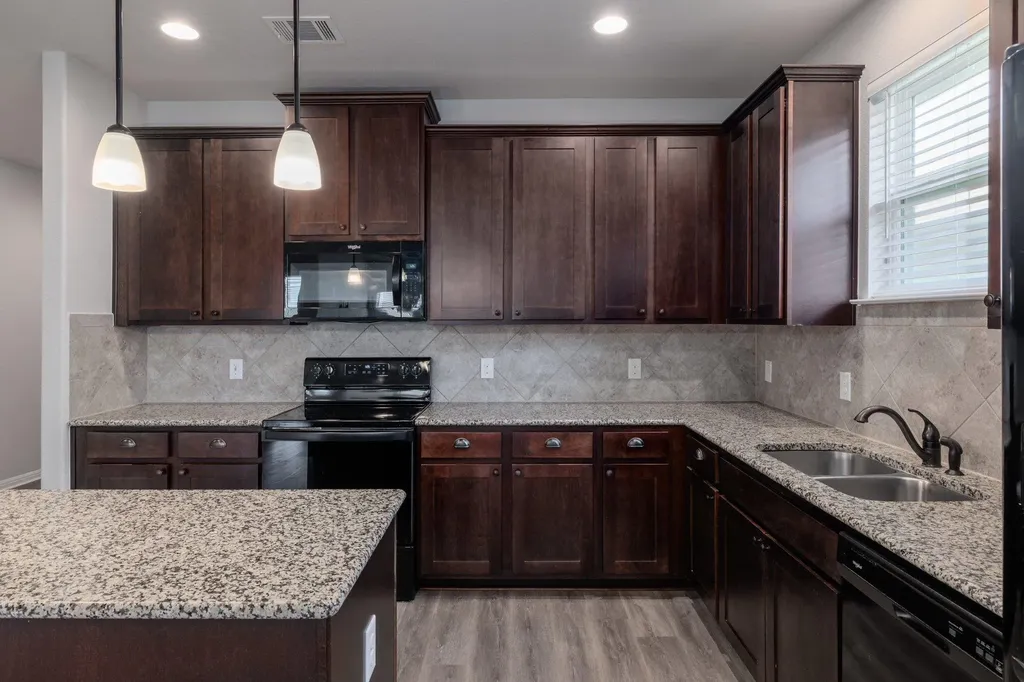 320 E Broade Street Leander TX 78641