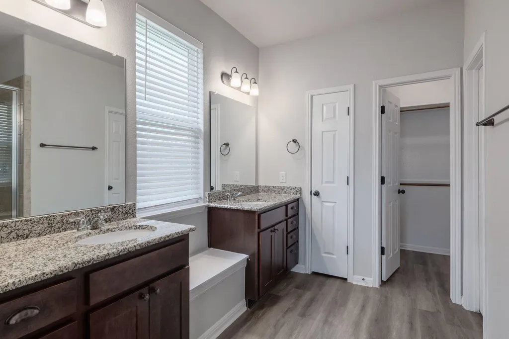 320 E Broade Street Leander TX 78641