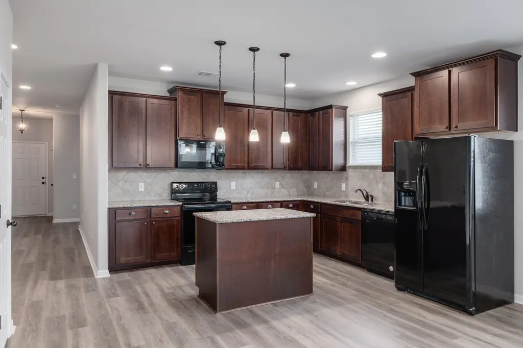320 E Broade Street Leander TX 78641