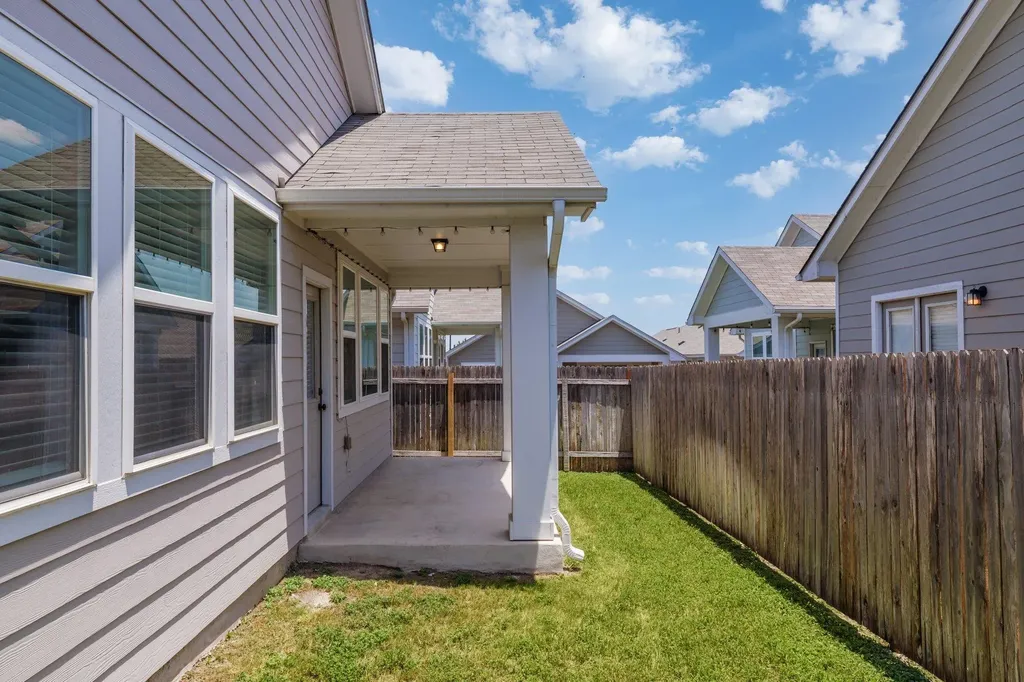 320 E Broade Street Leander TX 78641