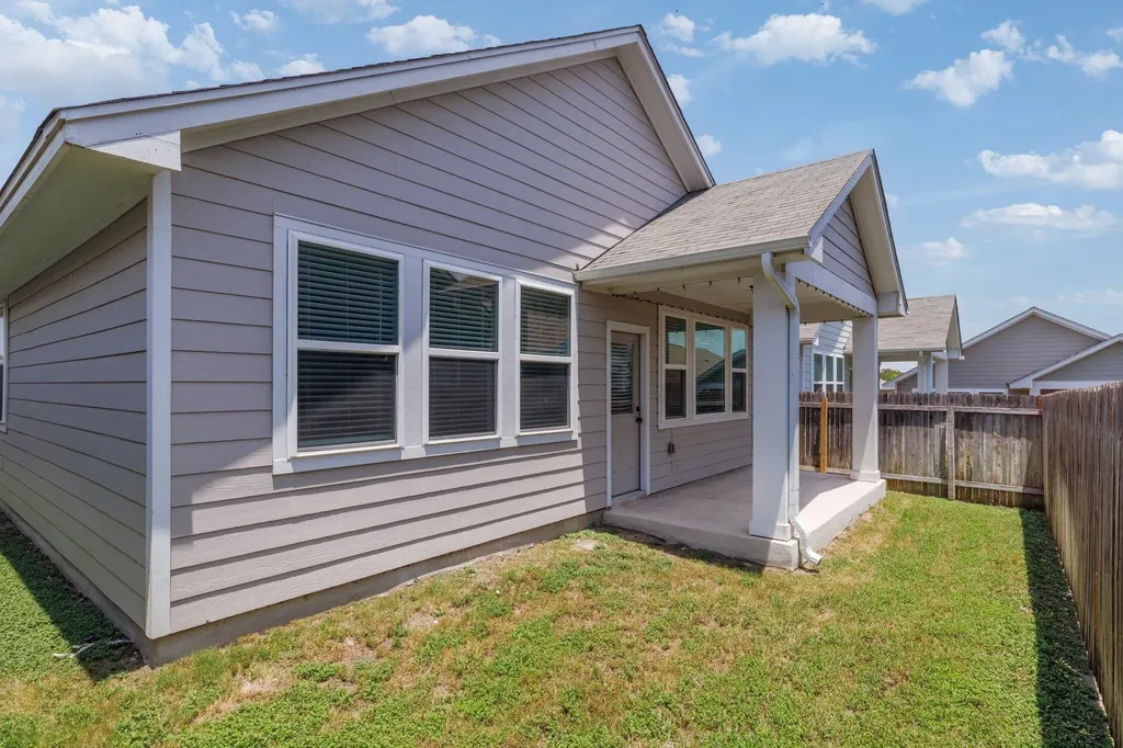 320 E Broade Street Leander TX 78641