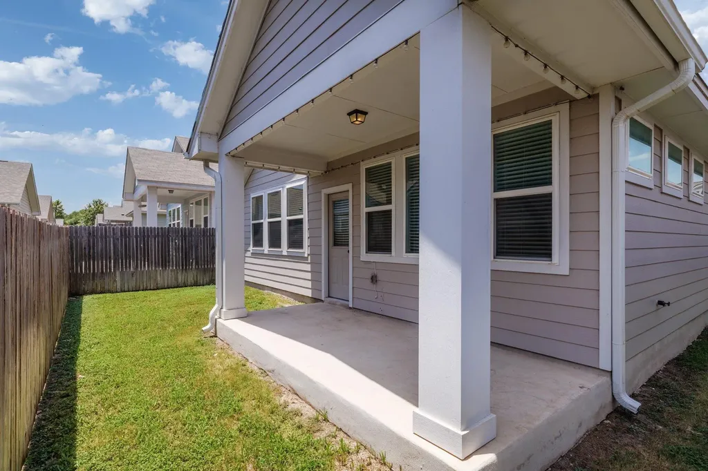 320 E Broade Street Leander TX 78641