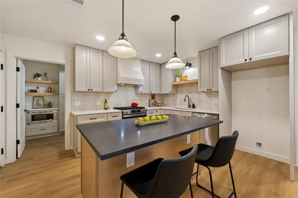 3810 Leafield Drive Austin TX 78749