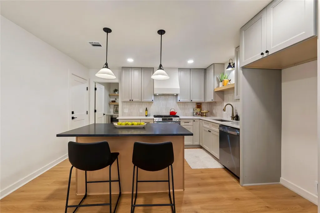 3810 Leafield Drive Austin TX 78749