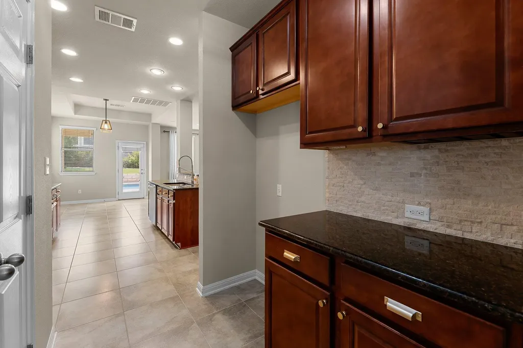 2813 Granite Hill Cove Leander TX 78641