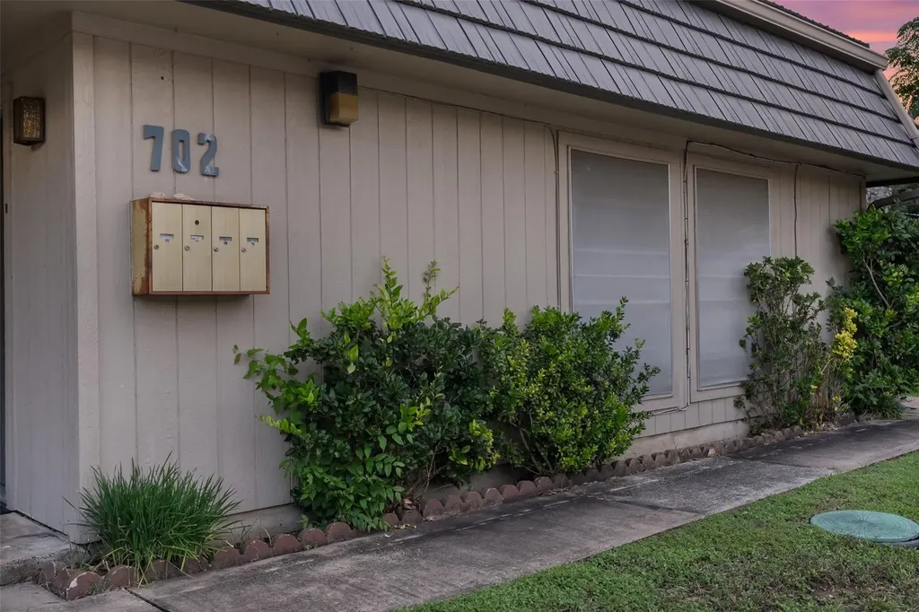 702 Castle Ridge Road Austin TX 78746