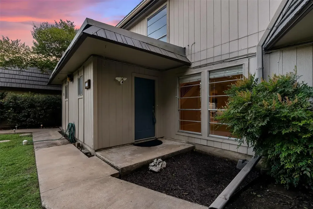 702 Castle Ridge Road Austin TX 78746