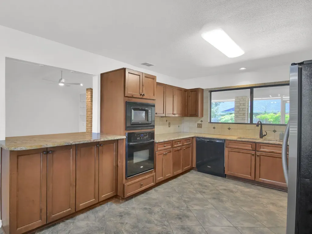 1309 Willow Brook Trail Taylor TX 76574