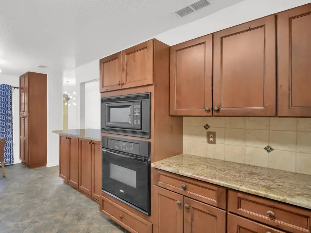 1309 Willow Brook Trail Taylor TX 76574