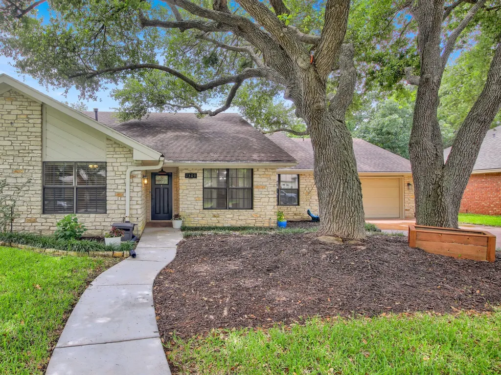 1309 Willow Brook Trail Taylor TX 76574