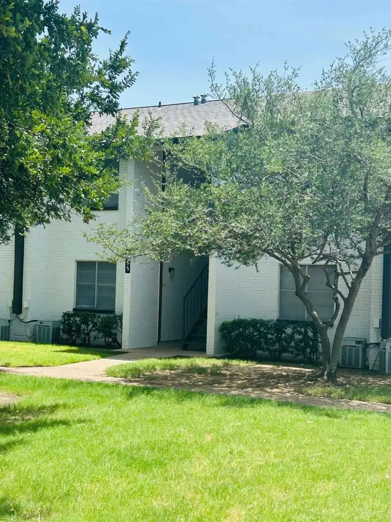 2957 Park Square Drive Irving TX 75060