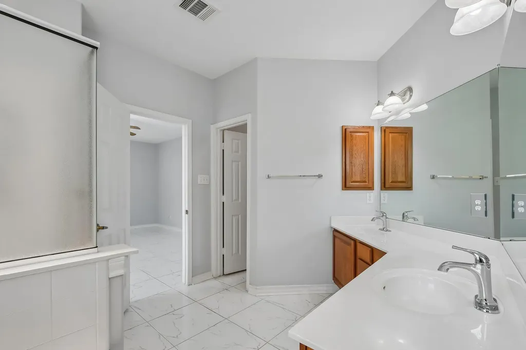 329 Island Oak Drive Austin TX 78748
